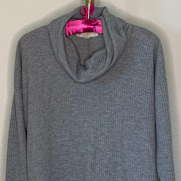 LOFT Grey Waffle Knit Oversized Pullover Tunic Sweater Cowl Neck sz S - Picture 2 of 7